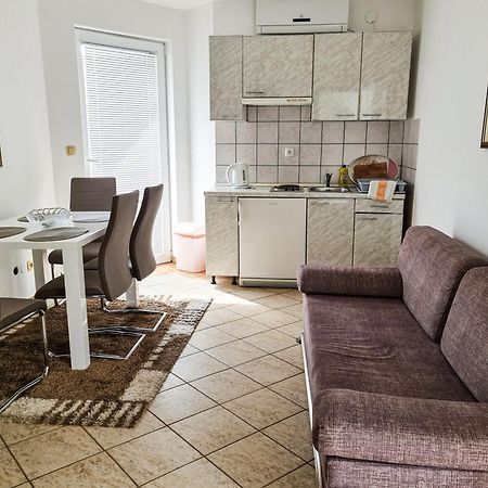 Apartments Benkovic Baska  Luaran gambar