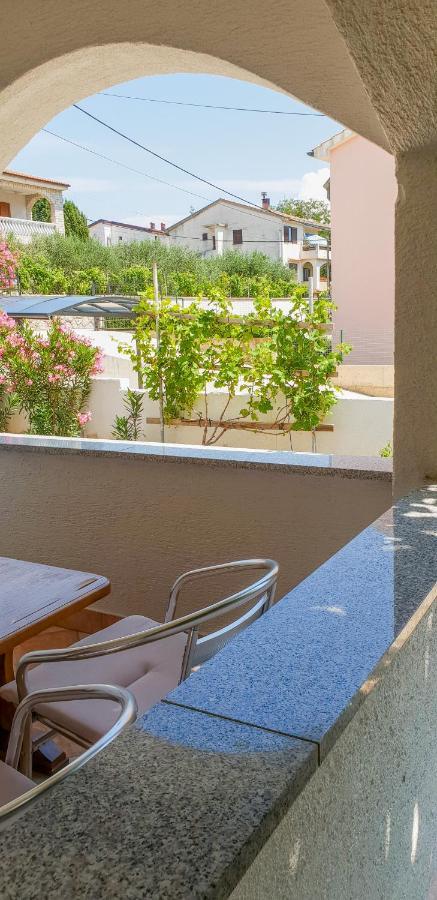 Apartments Benkovic Baska  Luaran gambar